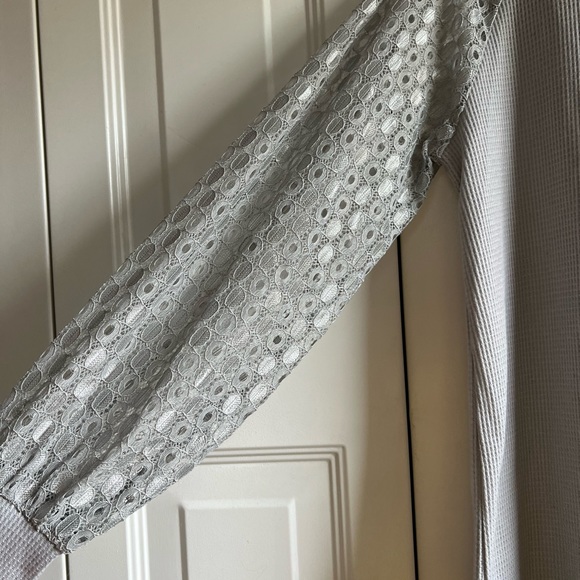 Grey Thermal with Eyelet Sleeves - Picture 2 of 8